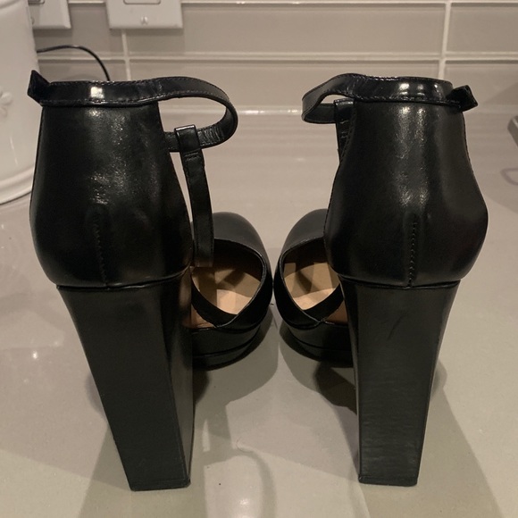 BCBG RUNWAY Pumps - Picture 3 of 6